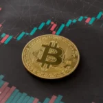 تحلیل قیمت بیت‌ کوین؛ احتمال سقوط به زیر ۱۰۰ هزار دلار چقدر است؟